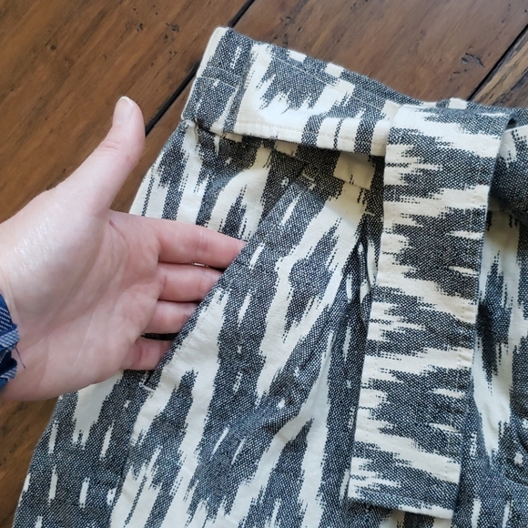 J. Crew Gray and White Patterned Women Shorts - Picture 2 of 7